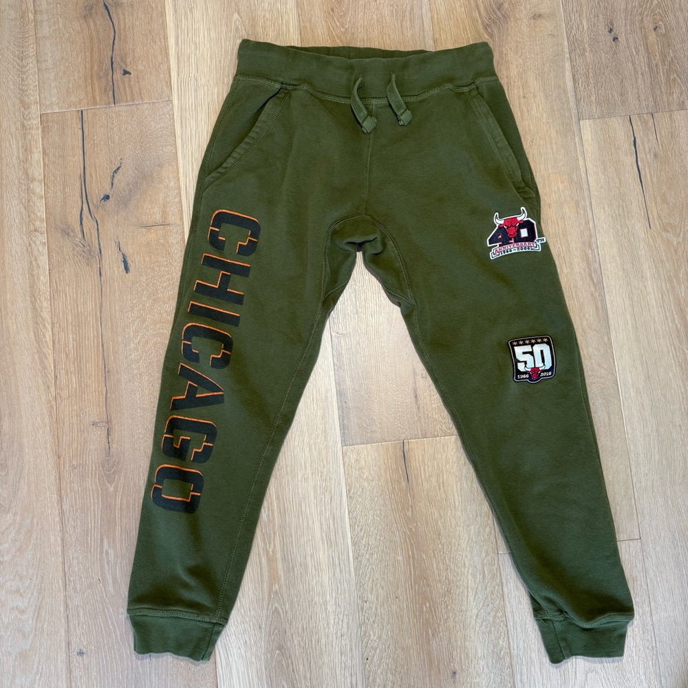 Mitchell & Ness Chicago Bulls Sweatpants. Embroidered 40th & 50th Anniversary.
